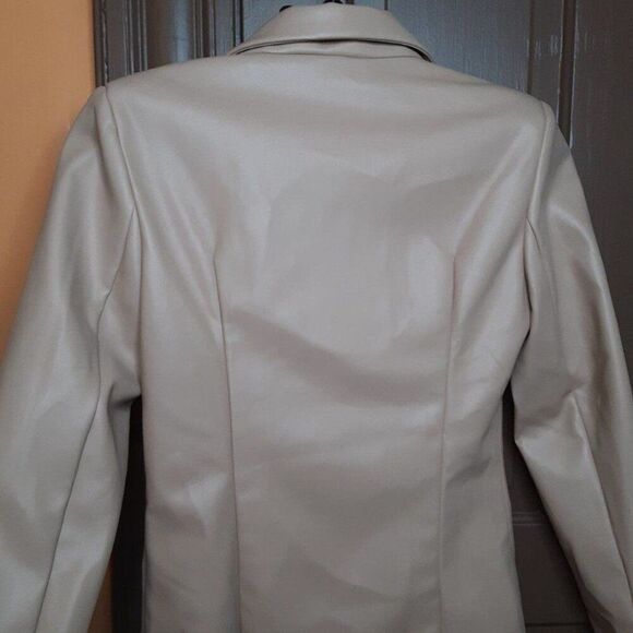 Missguided Women's Ivory Faux Leather Blazer US size 4 - Picture 12 of 12